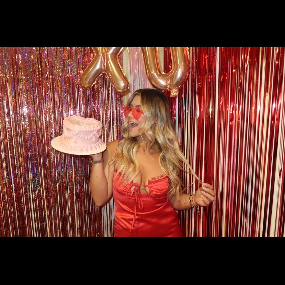 PrettyLittleThing Scarlet Satin Top - Picture 2 of 6